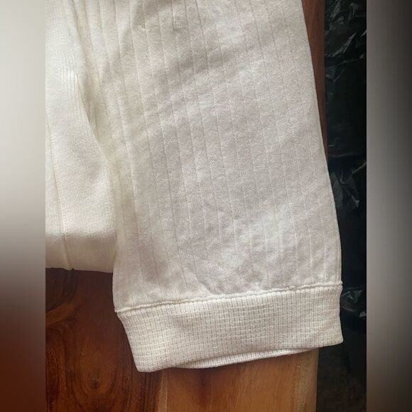 white blouse with short sleeves above the elbow, New from boutique - Picture 3 of 7